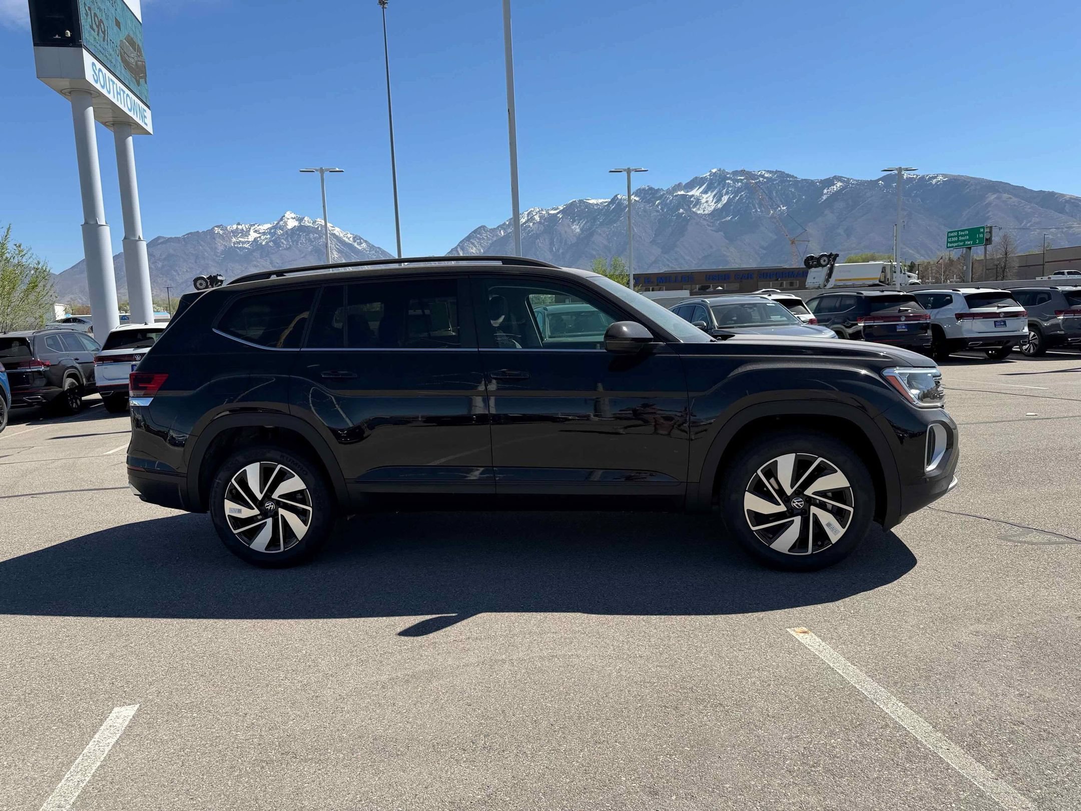 New 2026 Deep Black Volkswagen 2.0T SE w/Technology image 9