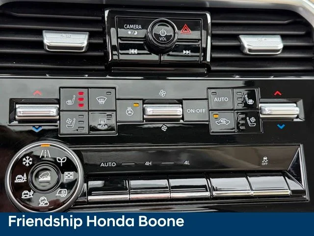 Used 2025 White Nissan Platinum Reserve image 32