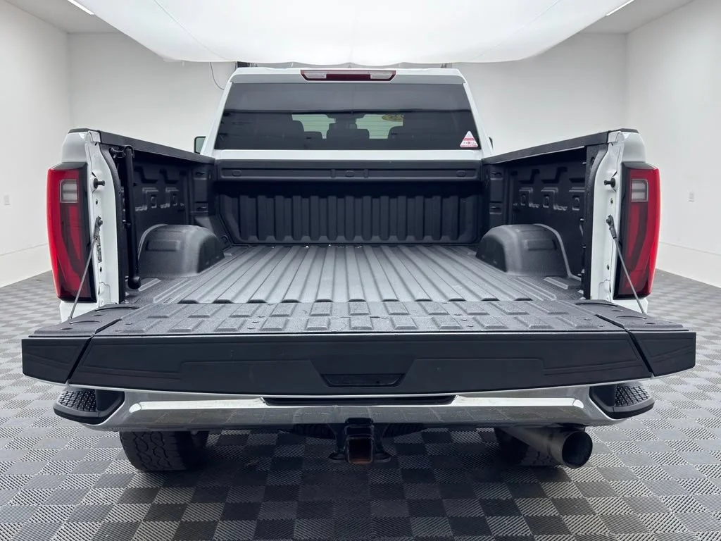 Used 2025 Summit White GMC SLT image 9