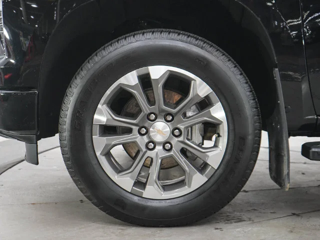 Used 2025 Black Chevrolet High Country image 28