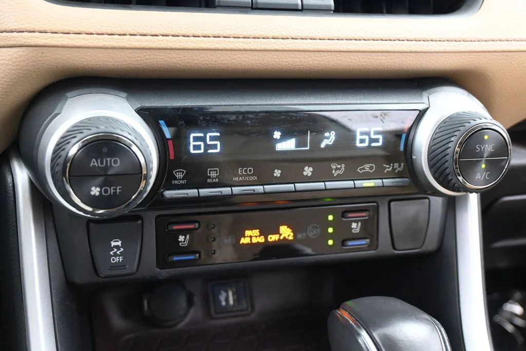 Used 2023 Ice Cap Toyota Limited image 20