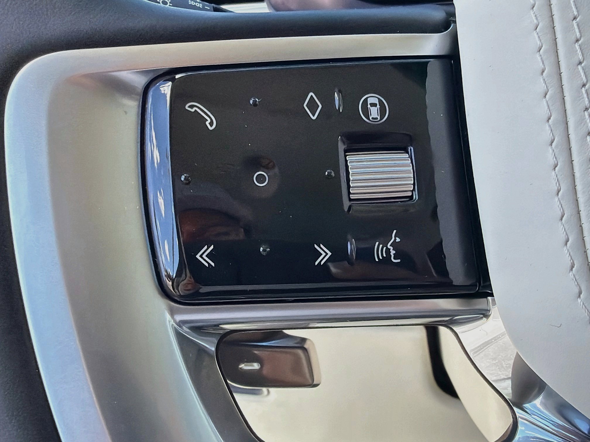 New 2027 Santorini Black LAND ROVER SE image 38