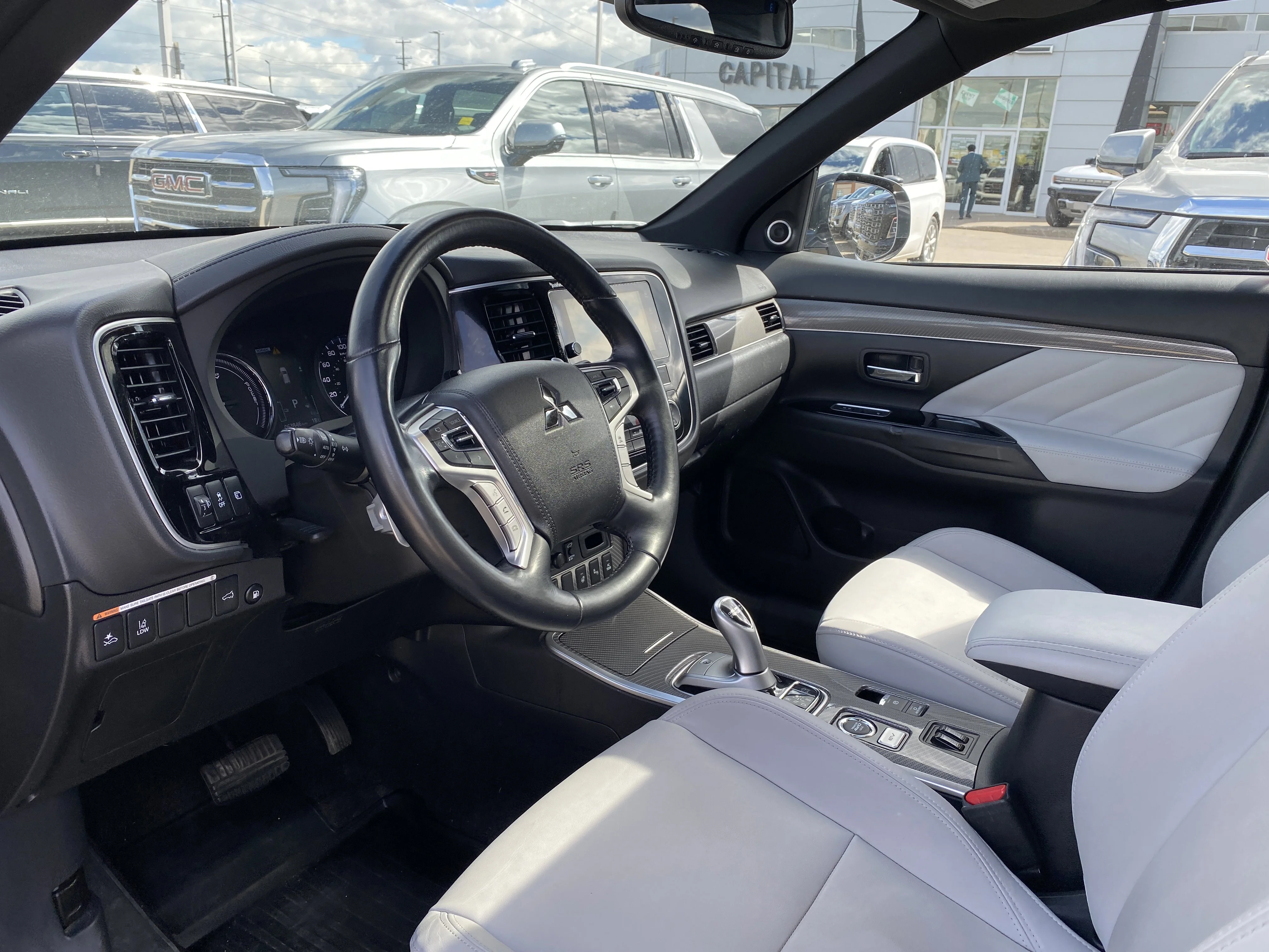 Certified Used 2019 Silver Mitsubishi SE S-AWC * LOW KM