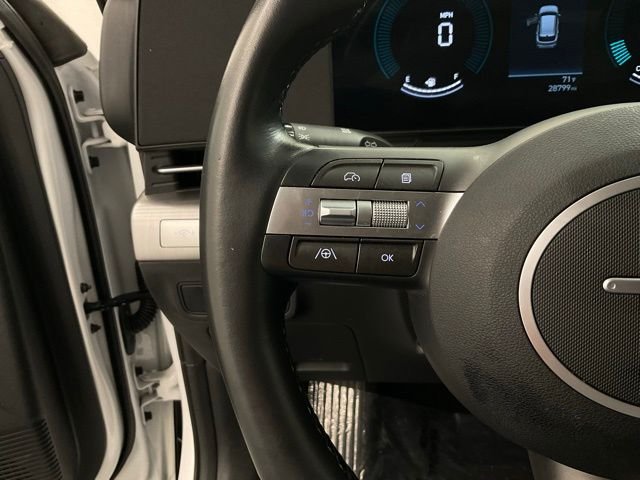 Used 2025 White Hyundai SEL image 12