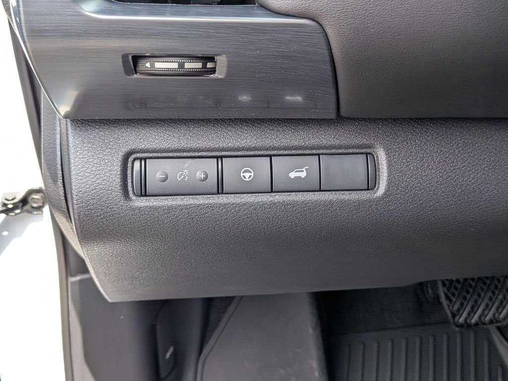 New 2026 Everest White Pearl TriCoat Nissan SL image 21