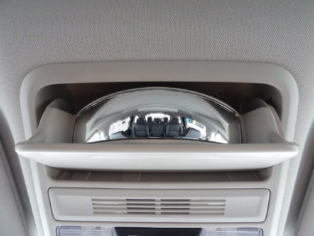 Certified Used 2025 Solar Silver Metallic Honda Touring image 41