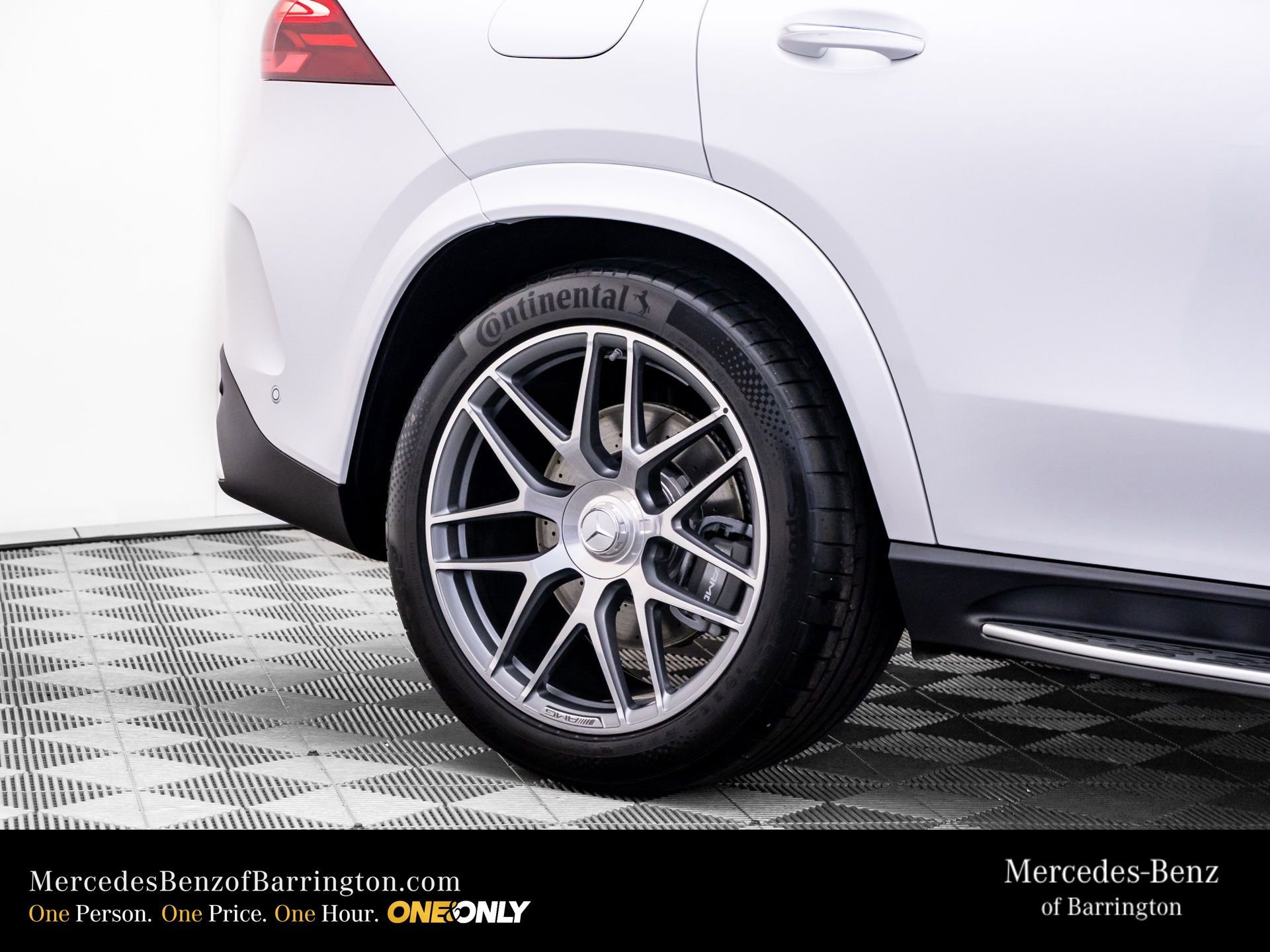 New 2026 MANUFAKTUR Moonlight White Metallic Mercedes-Benz GLE 53 AMG® image 92