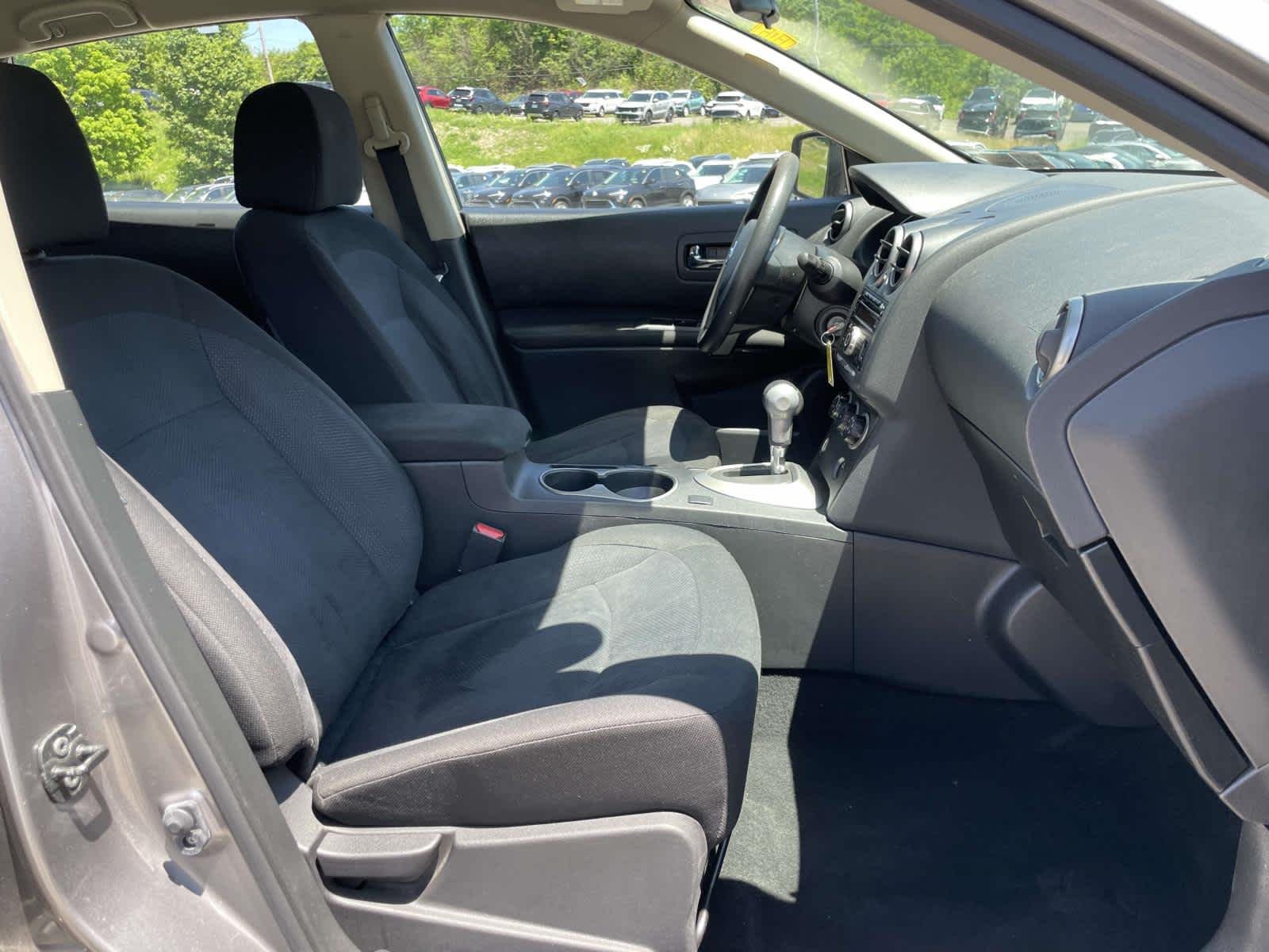 Used 2014 Platinum Graphite Nissan S image 20