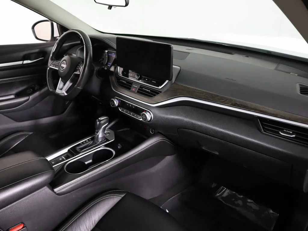 Used 2023 Pearl White Nissan 2.5 SL image 29
