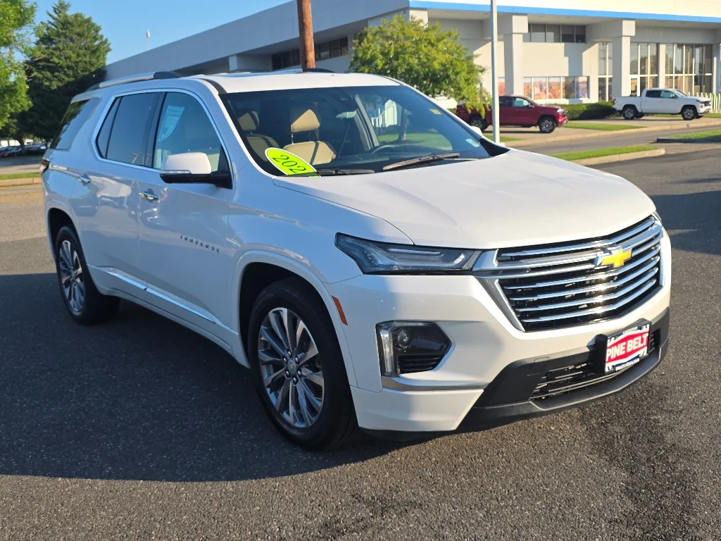 Used 2023 Iridescent Pearl Tricoat Chevrolet Premier image 9