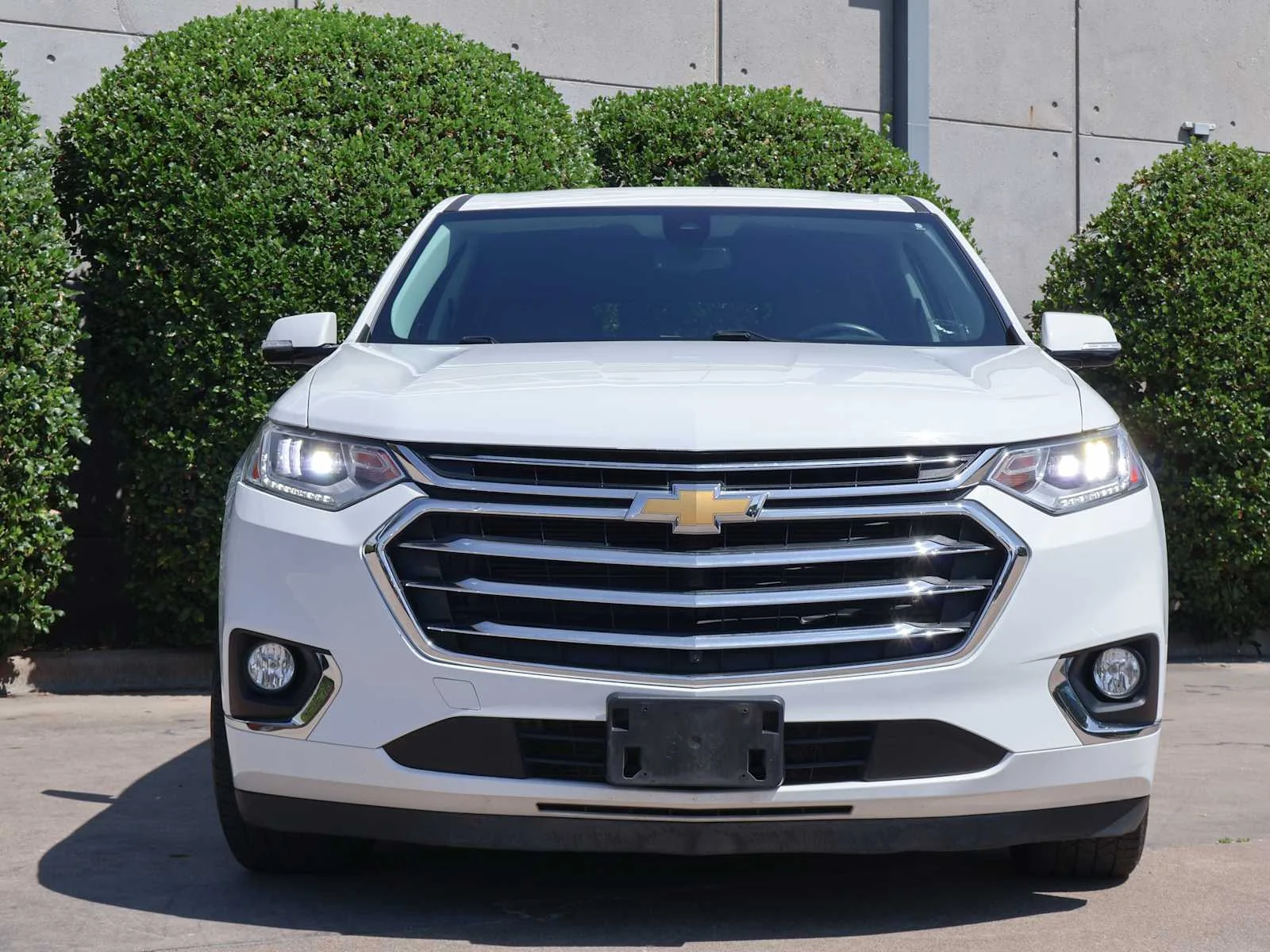 Used 2019 Summit White Chevrolet High Country image 2