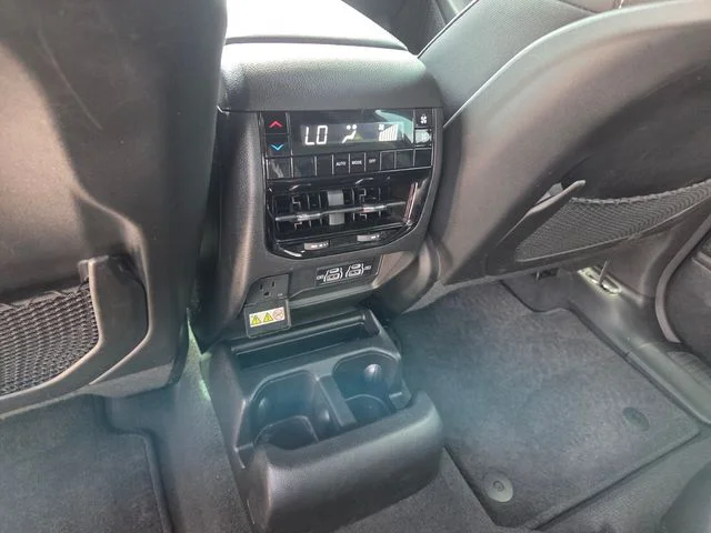 Used 2024 Gray Jeep Altitude image 6