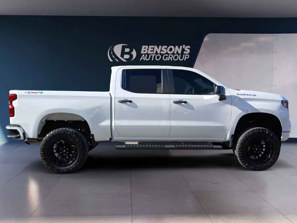 Used 2023 White Chevrolet Custom image 6