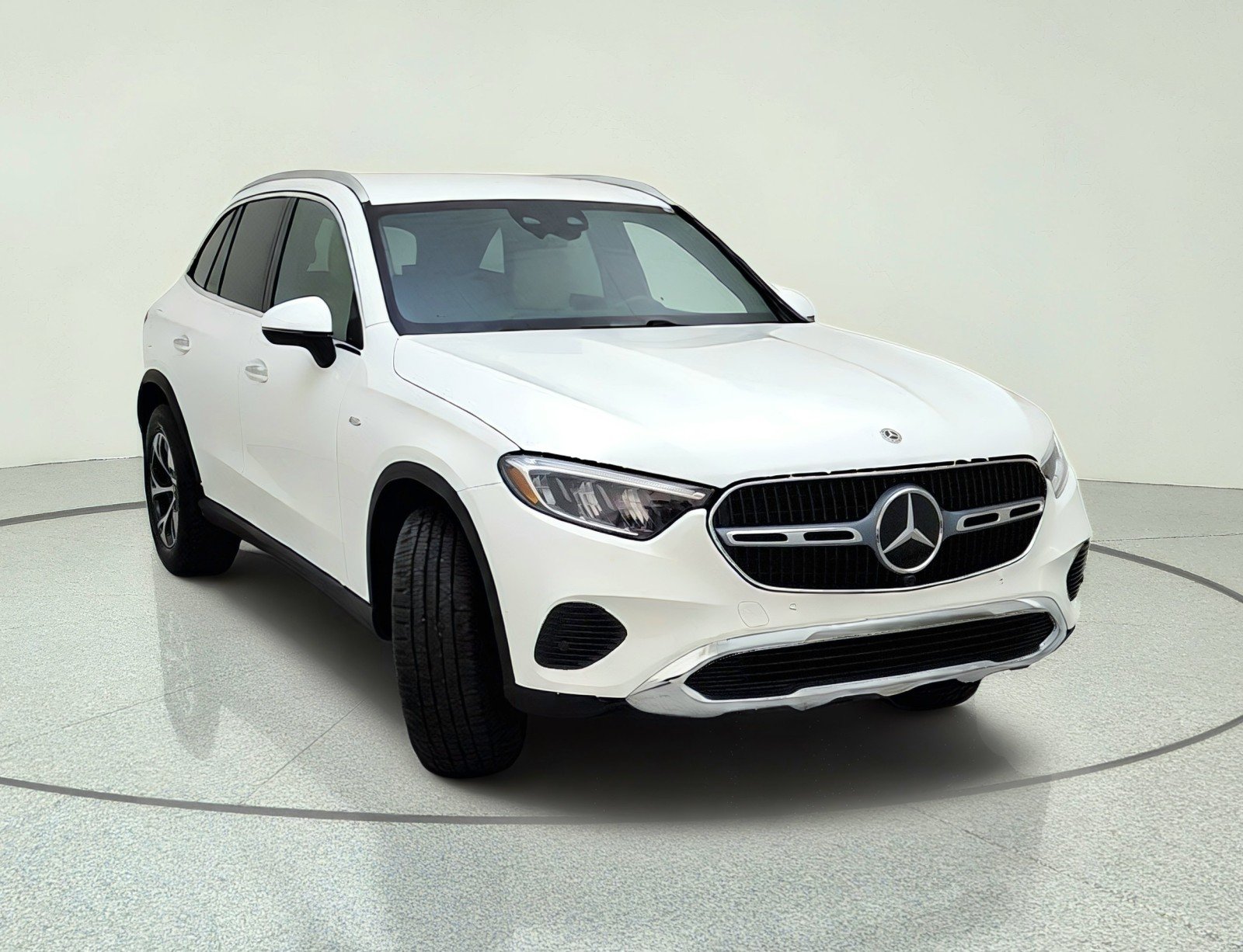 Certified Used 2025 Polar White Mercedes-Benz GLC 350e image 4