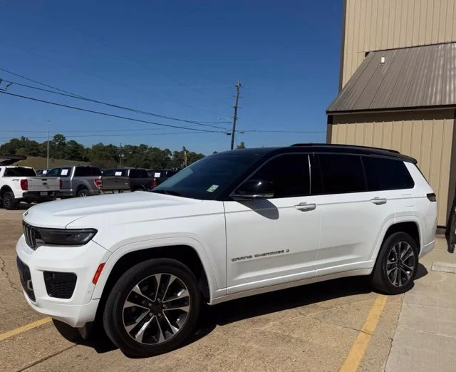 Used 2022 White Jeep Overland image 4