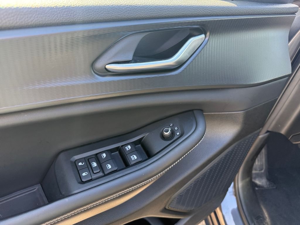Used 2023 Gray Jeep Laredo image 11