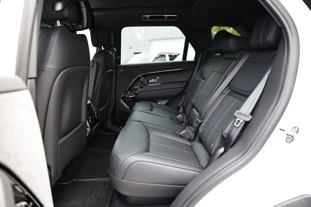 New 2026 Ostuni Pearl White Land Rover Dynamic SE image 32