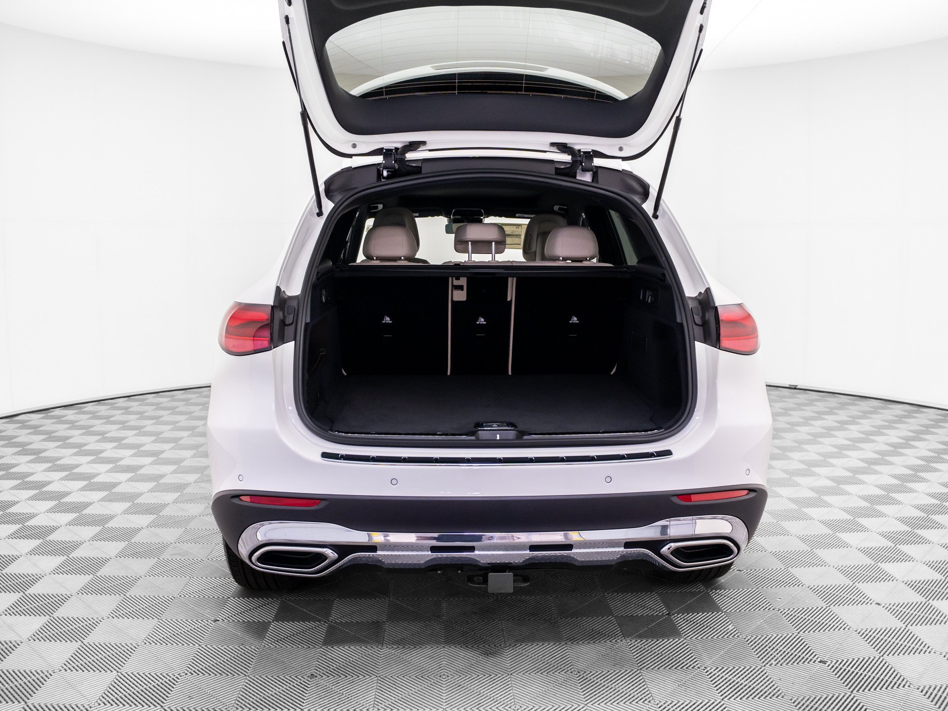 New 2026 White Mercedes-Benz GLC 300 image 74
