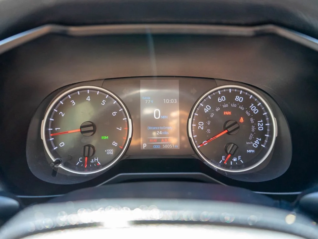 Used 2019 Silver Toyota XLE image 21