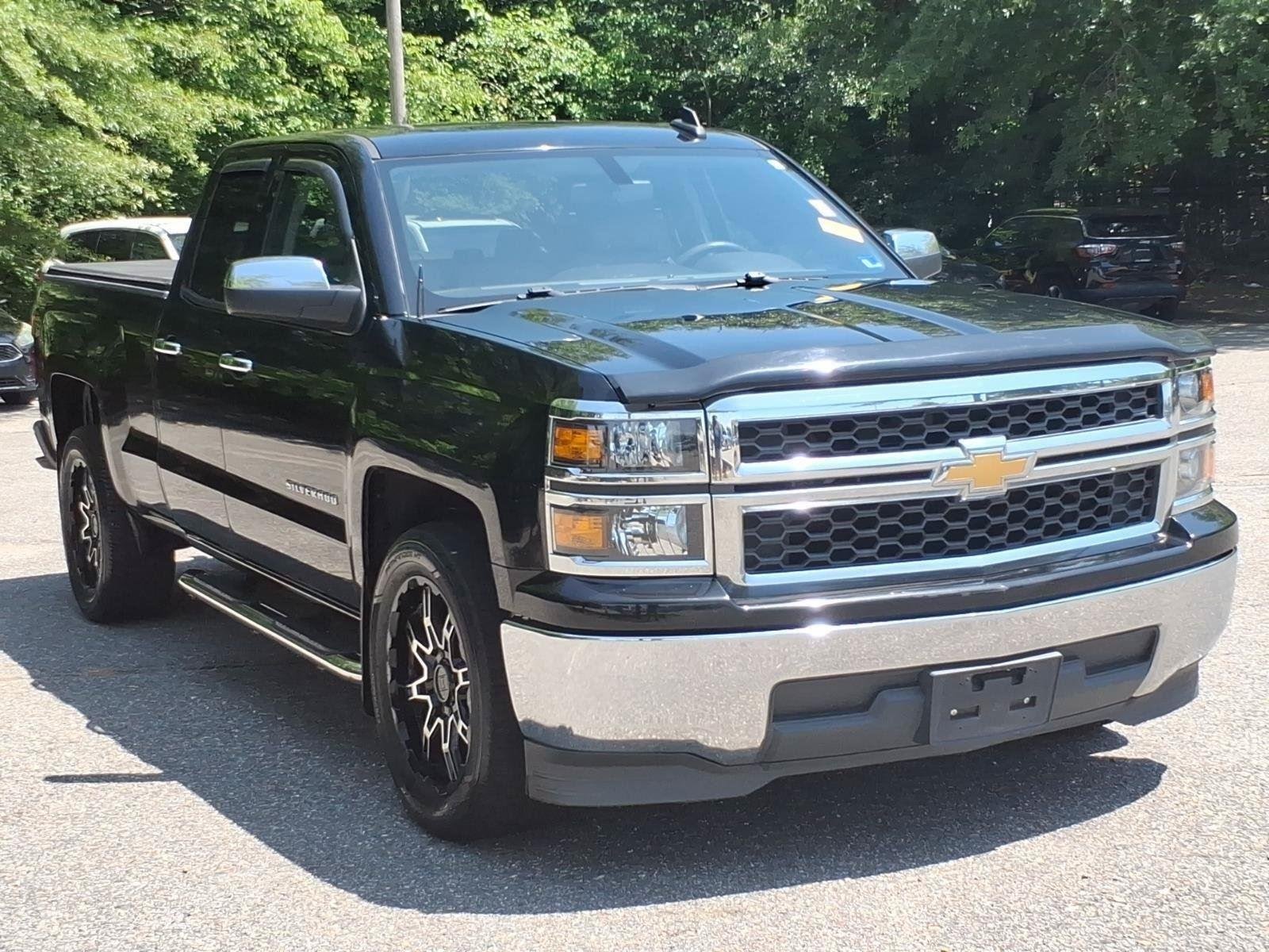 Used 2015 Black Chevrolet LS image 6