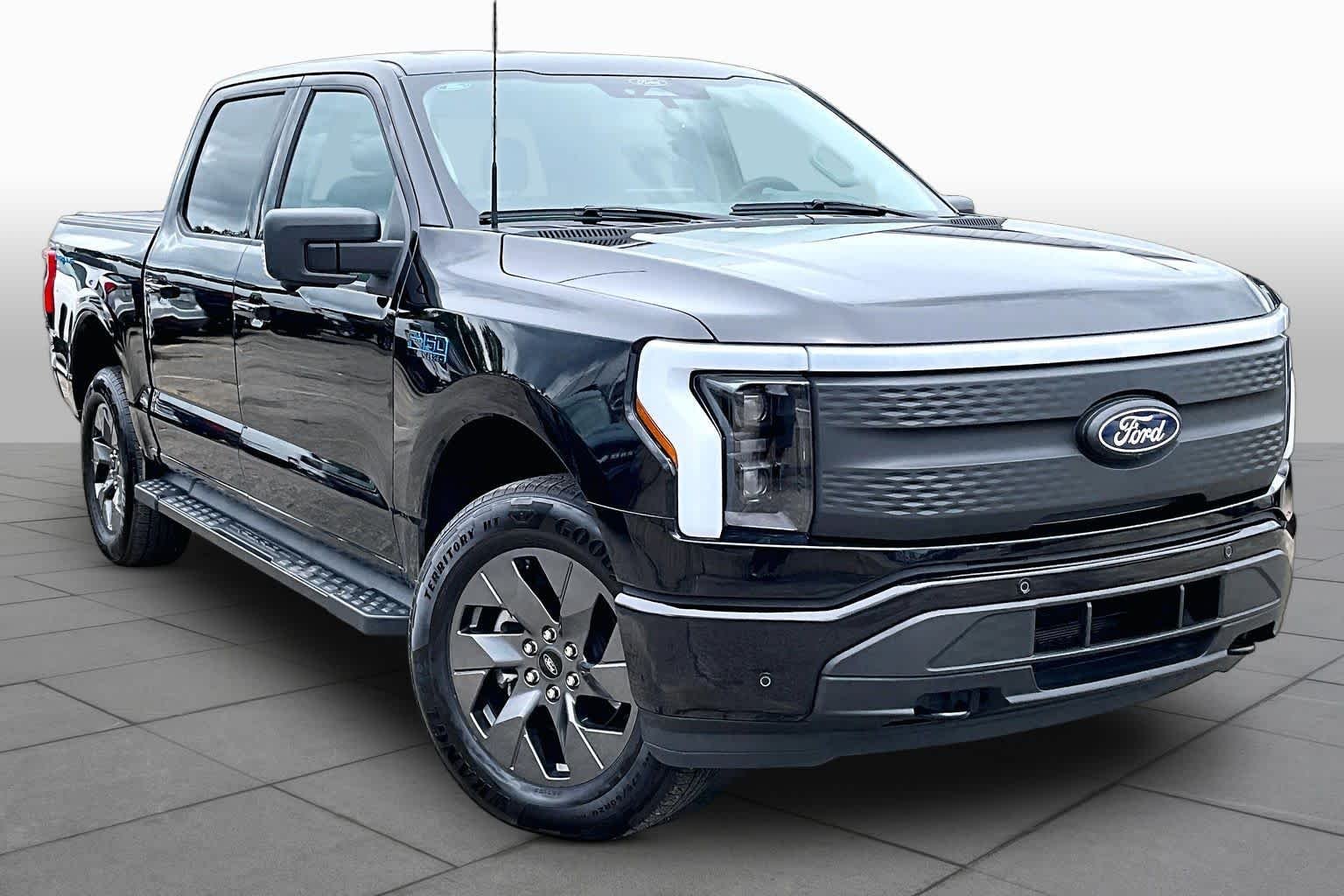 Used 2025 Agate Black Metallic Ford Flash image 3