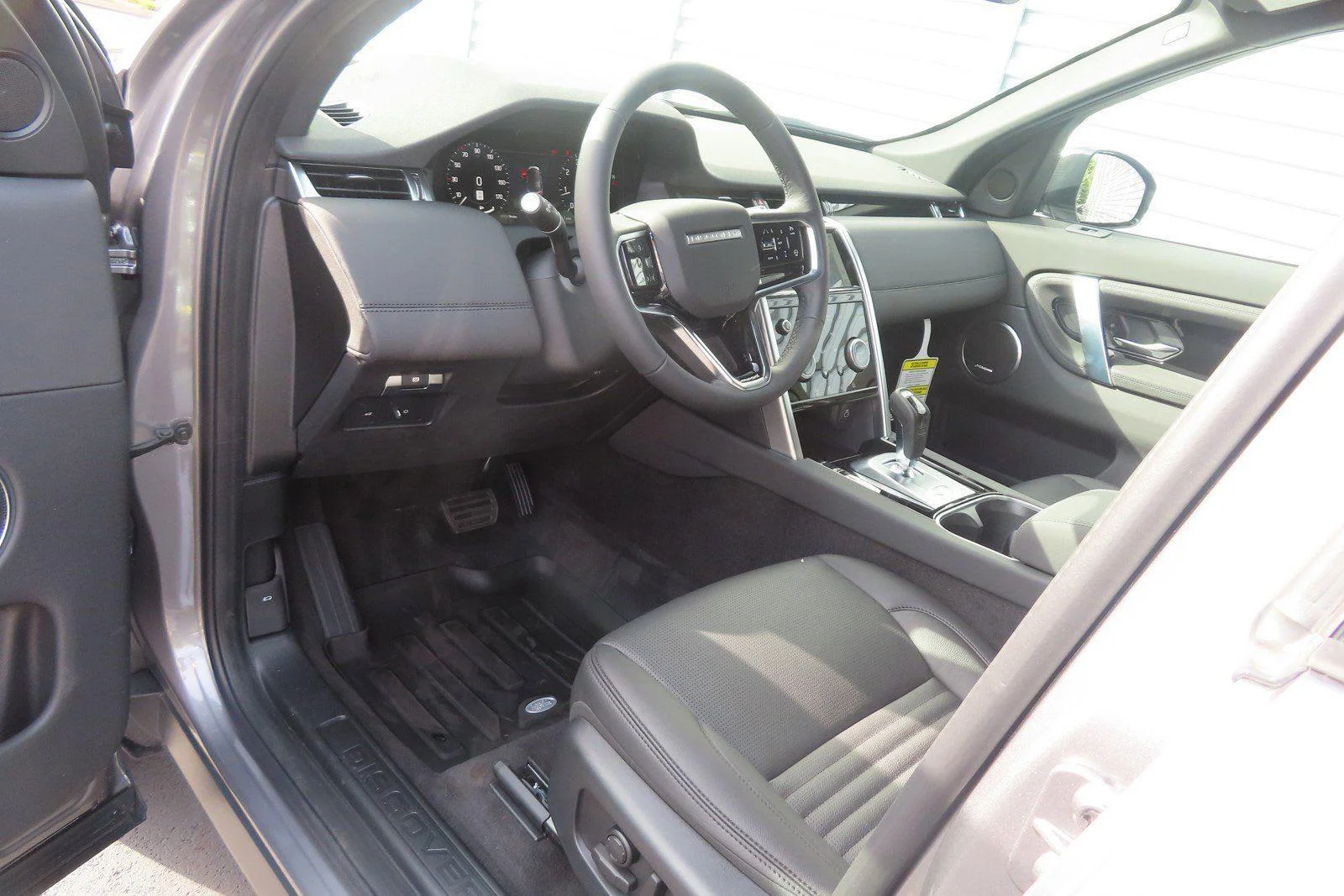 Used 2023 Eiger Grey Metallic Land Rover SE image 19