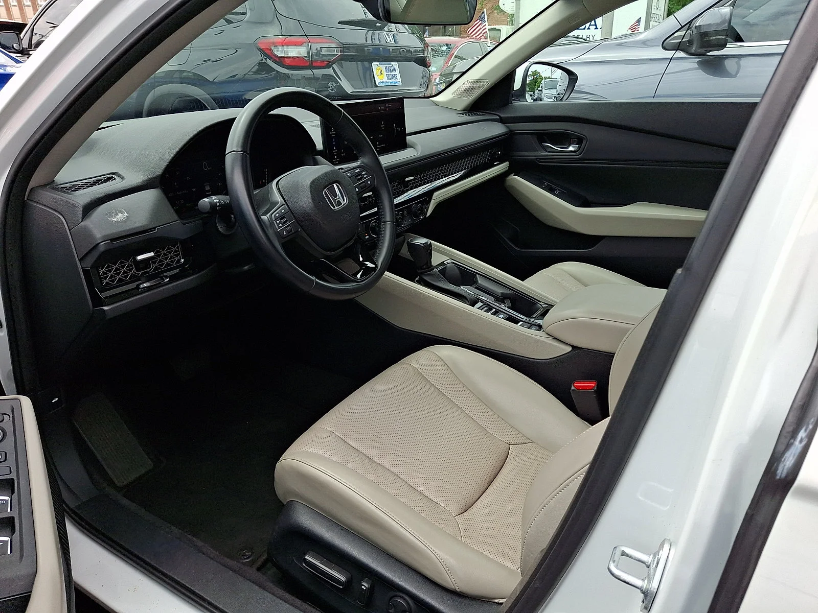Used 2023 Platinum White Pearl Honda EX-L image 13
