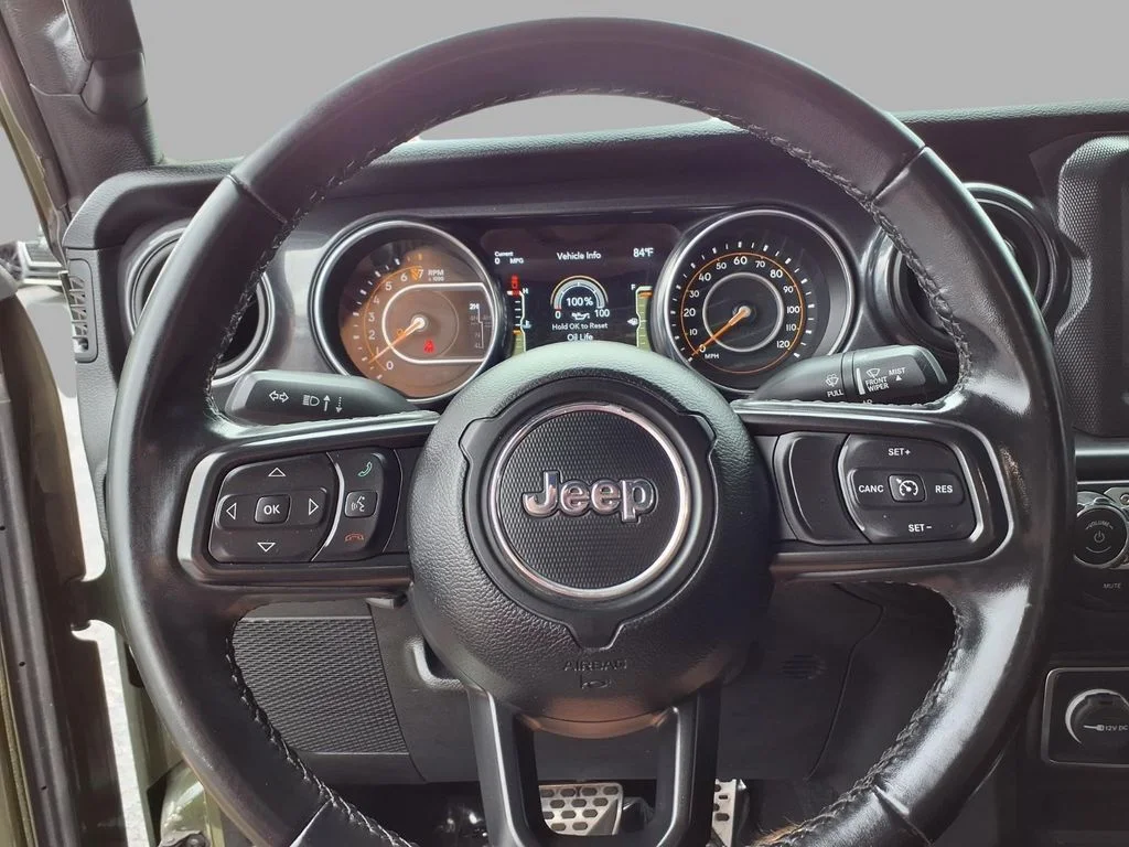 Used 2022 Green Jeep Sport image 12