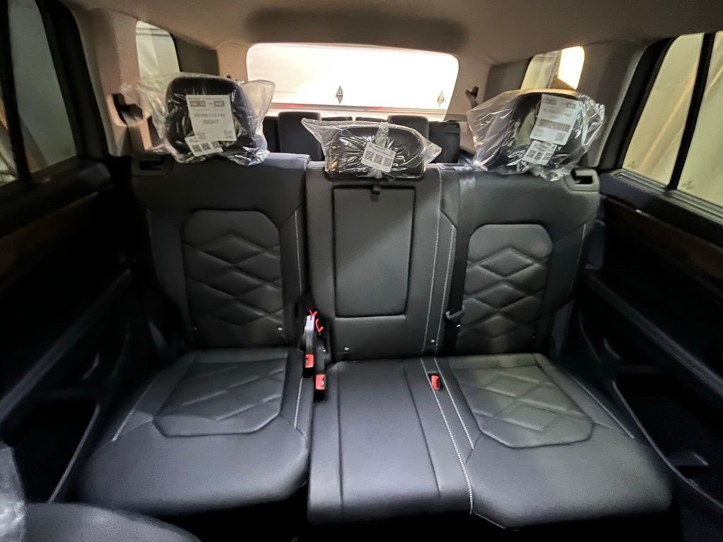 New 2026 Silver Volkswagen 2.0T SE w/Technology image 25