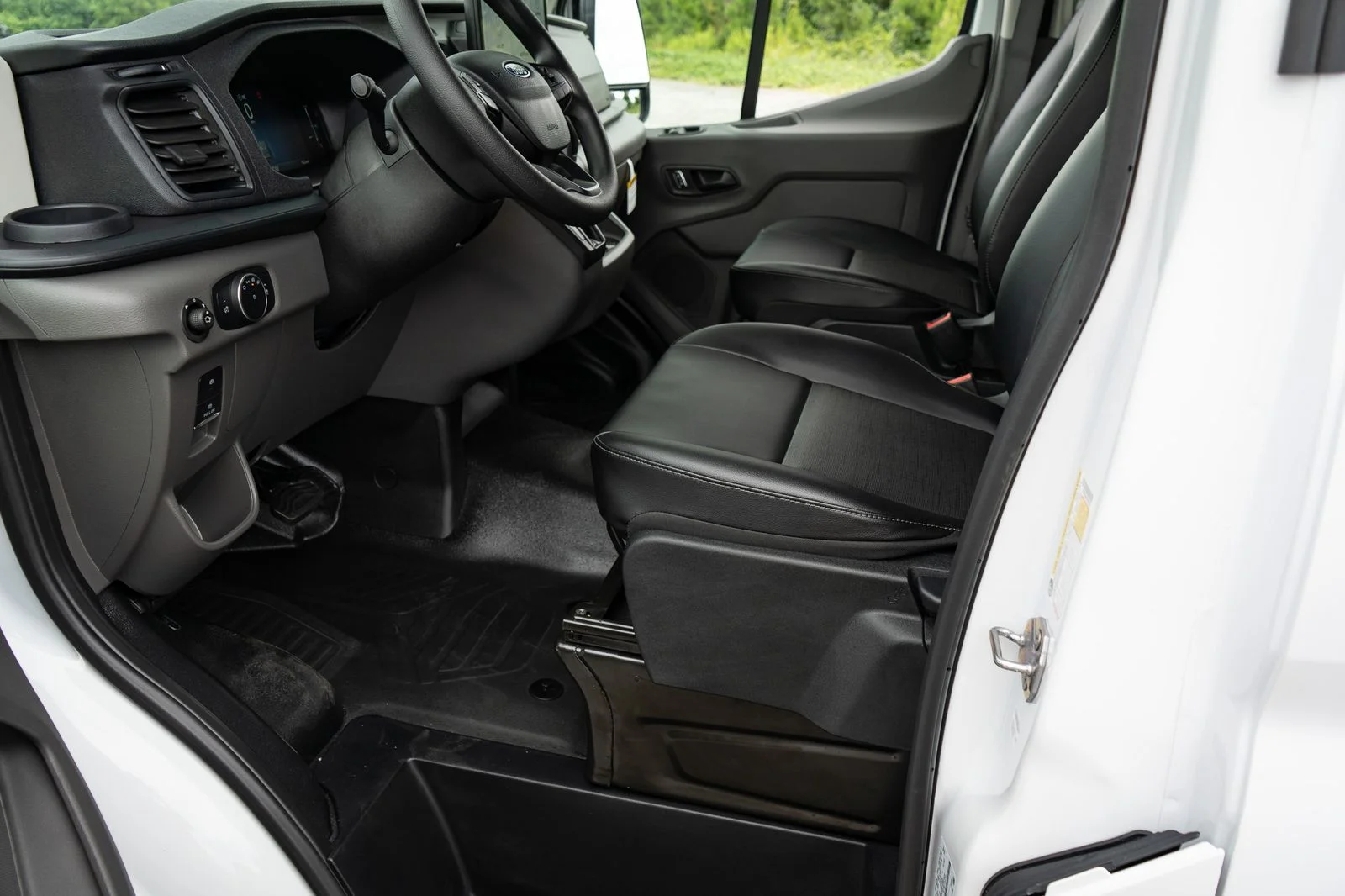 New 2026 Oxford White Ford Passenger Van XL image 17