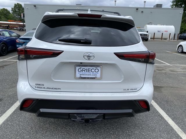 New 2026 Wind Chill Pearl Toyota XLE image 4
