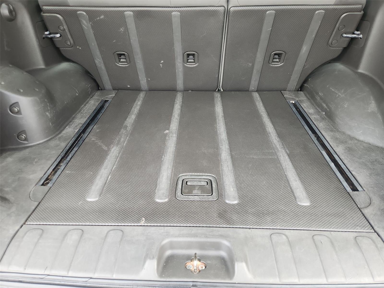 Used 2010 Silver Nissan S image 21