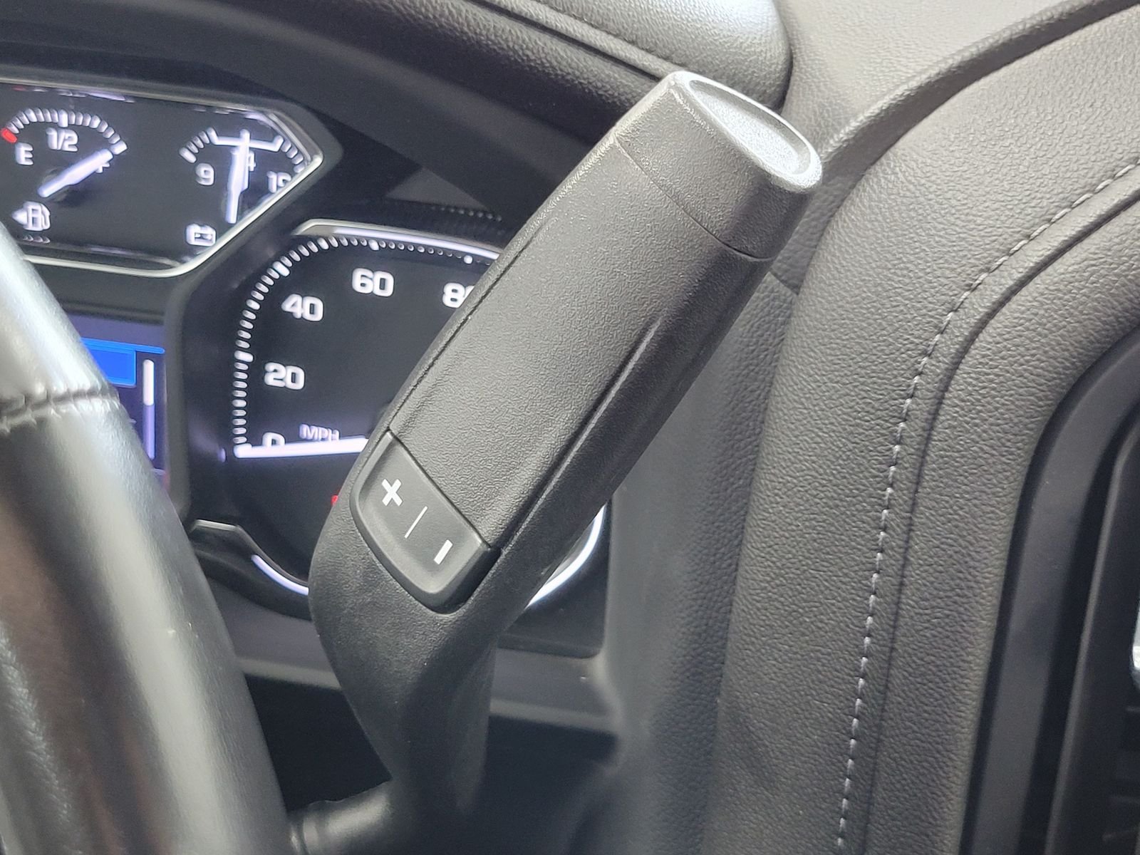 Used 2022 White GMC SLT image 19