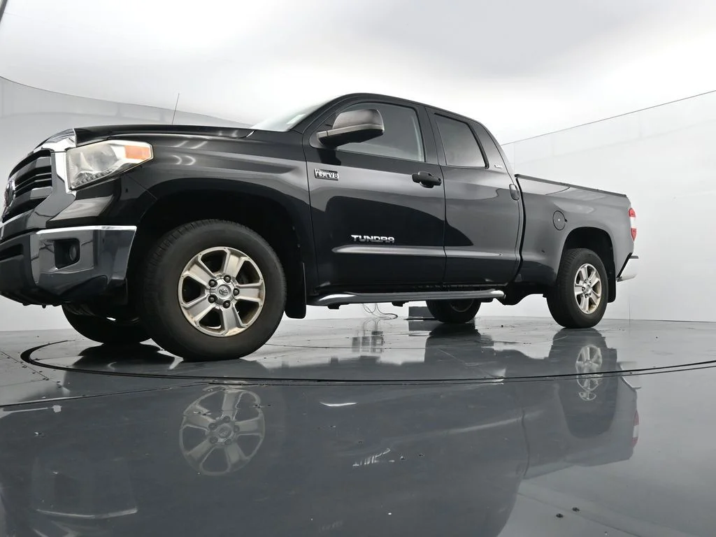 Used 2017 Black Toyota SR5 image 19
