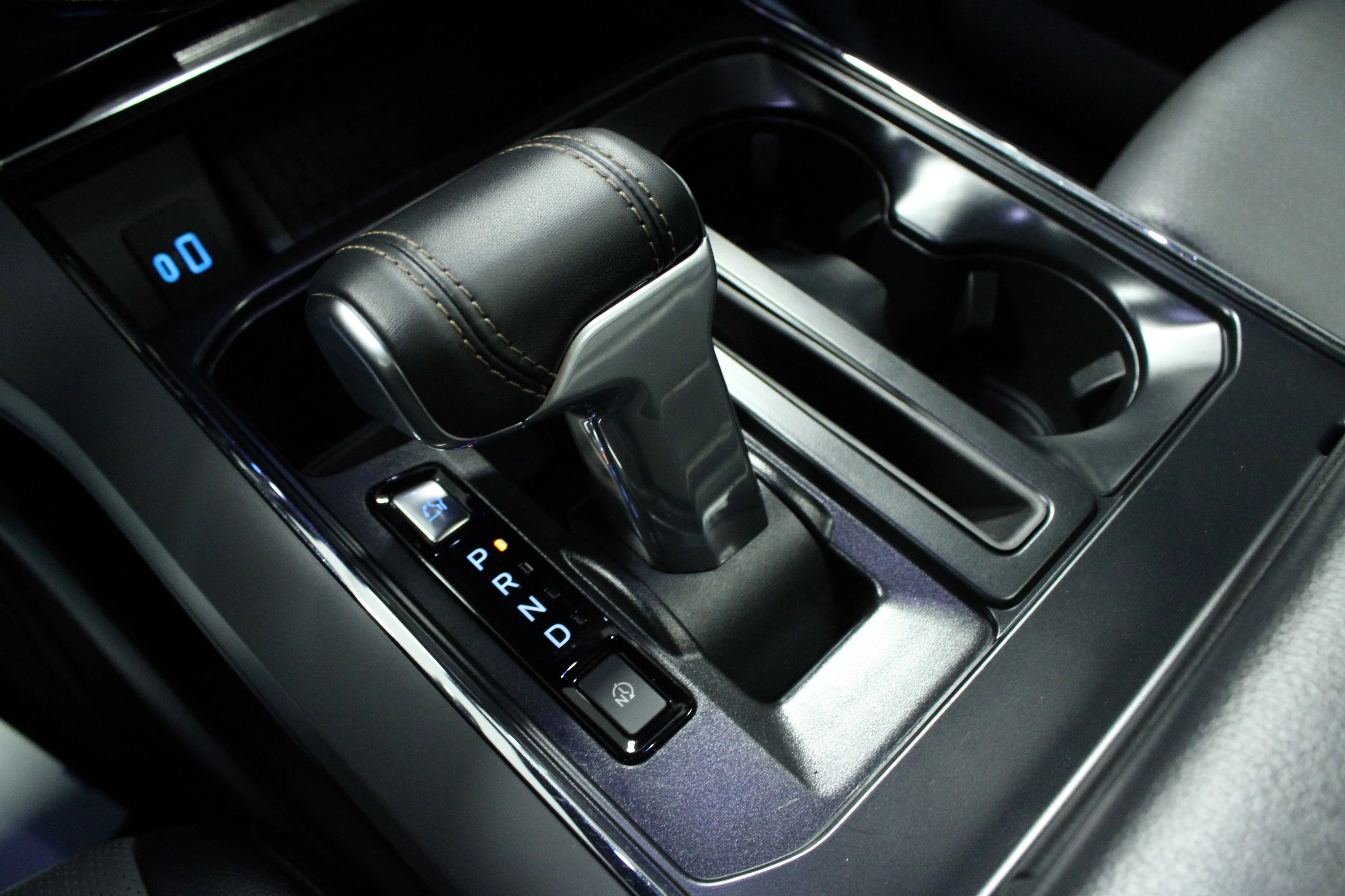 Used 2024 Carbonized Gray Metallic Ford Lariat image 24