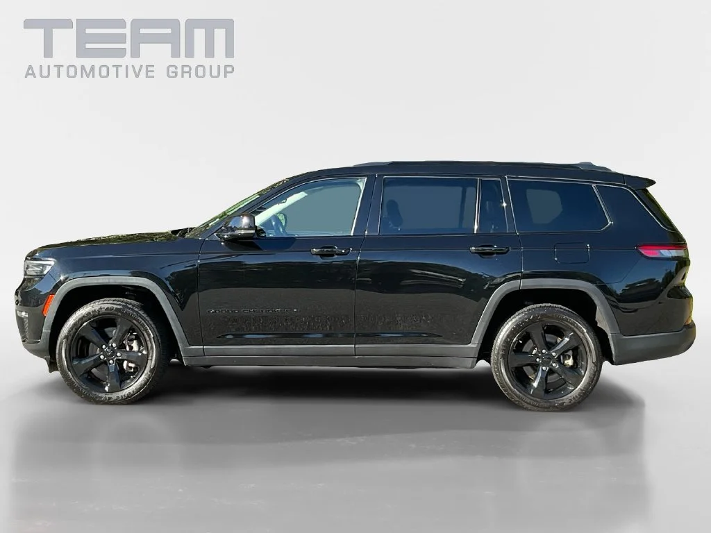 Used 2022 Black Jeep Limited image 4
