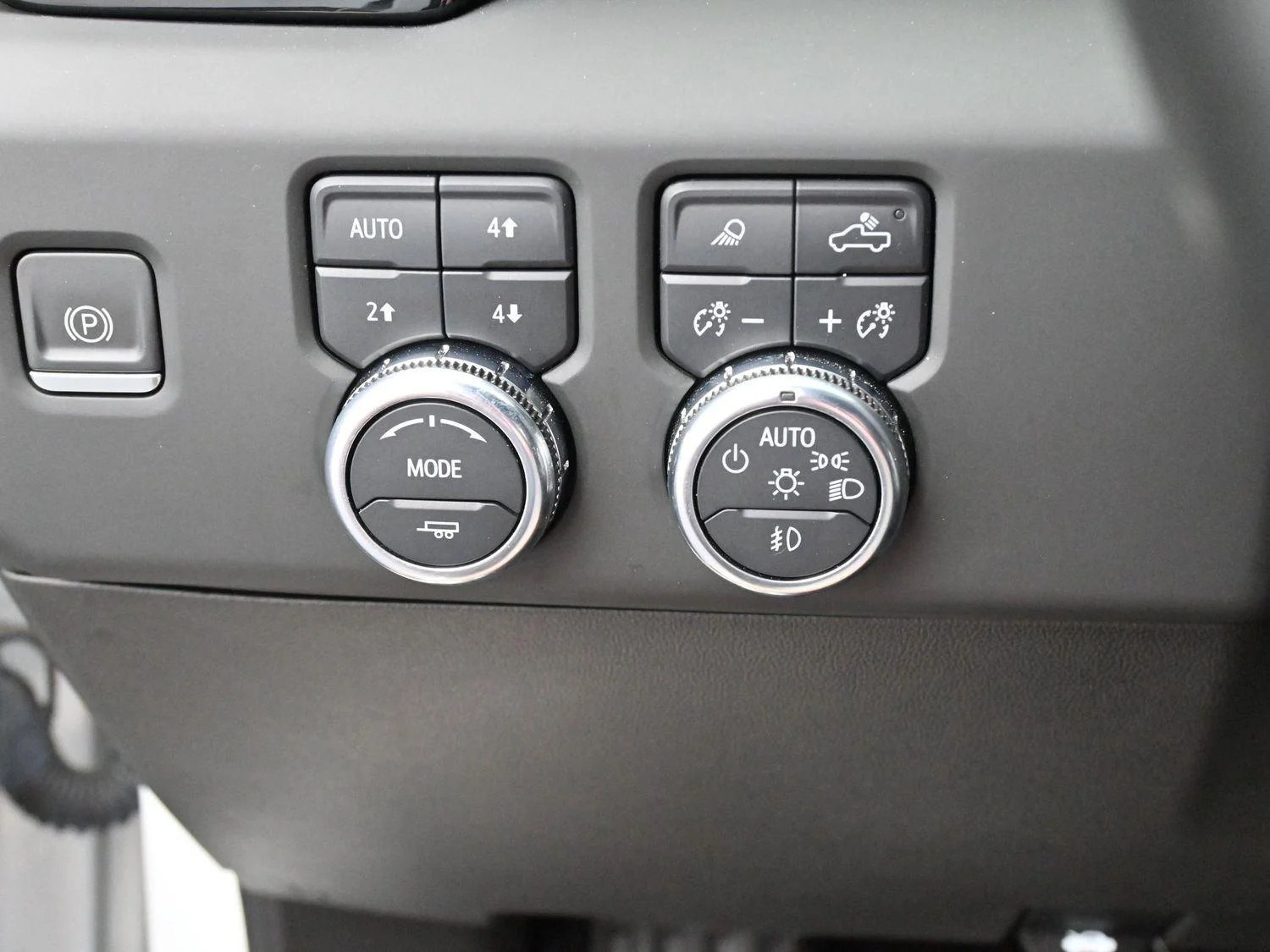 Used 2024 Summit White GMC AT4 image 20