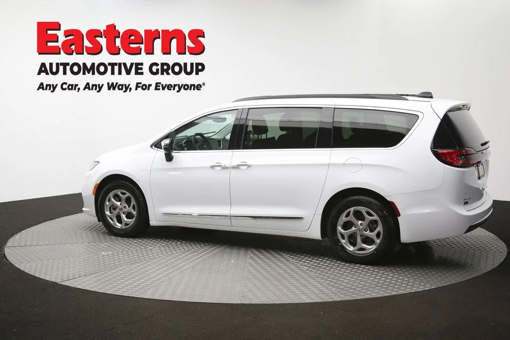 Used 2023 White Chrysler Limited image 65