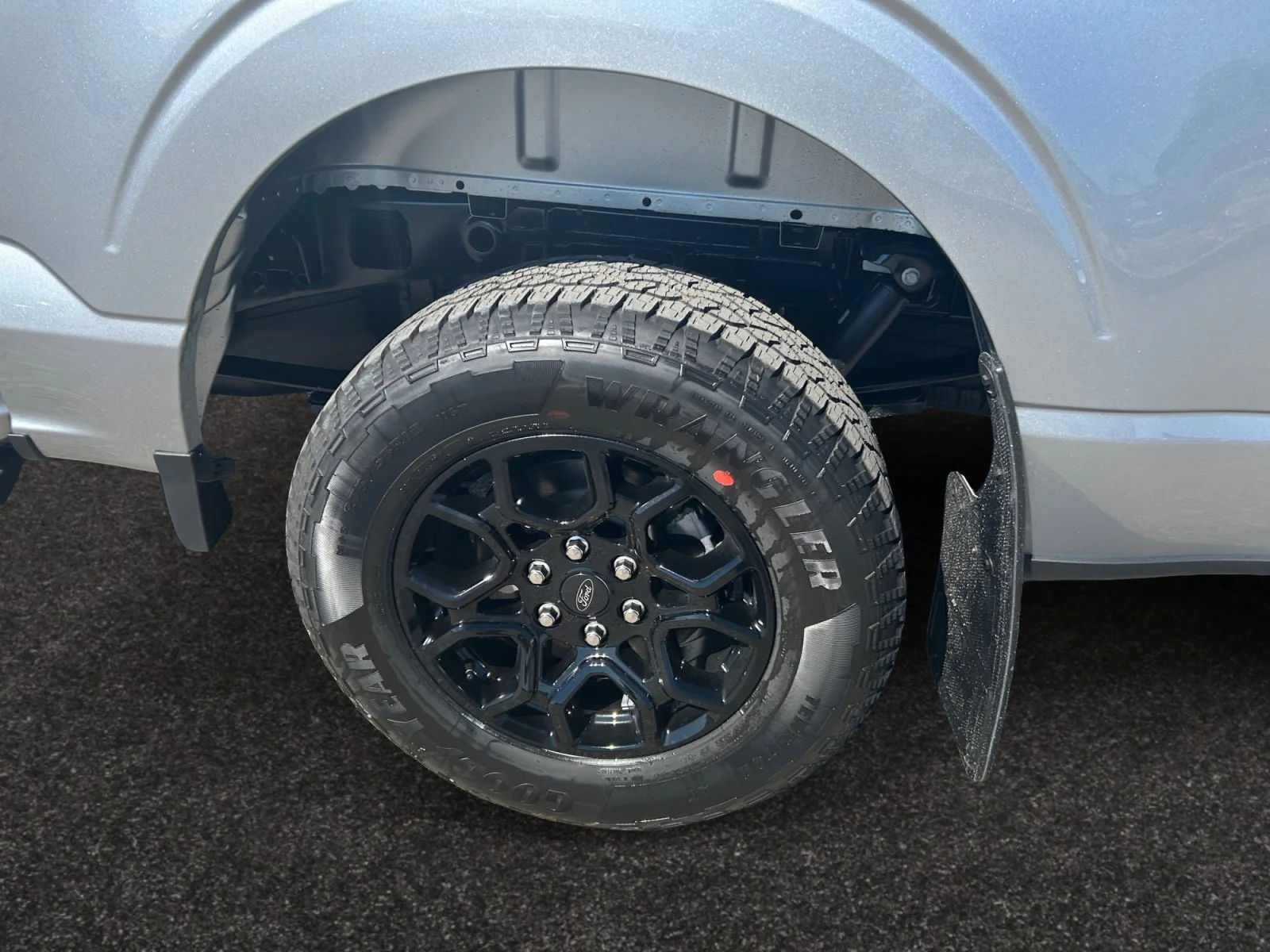 New 2026 Iconic Silver Metallic Ford XLT image 9