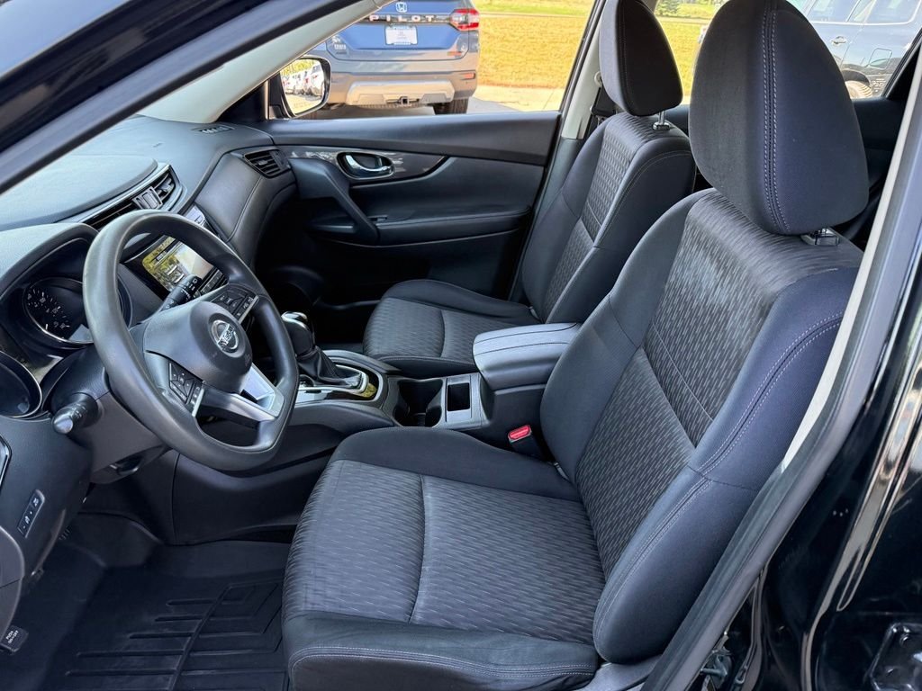 Used 2017 Magnetic Black Nissan S image 11