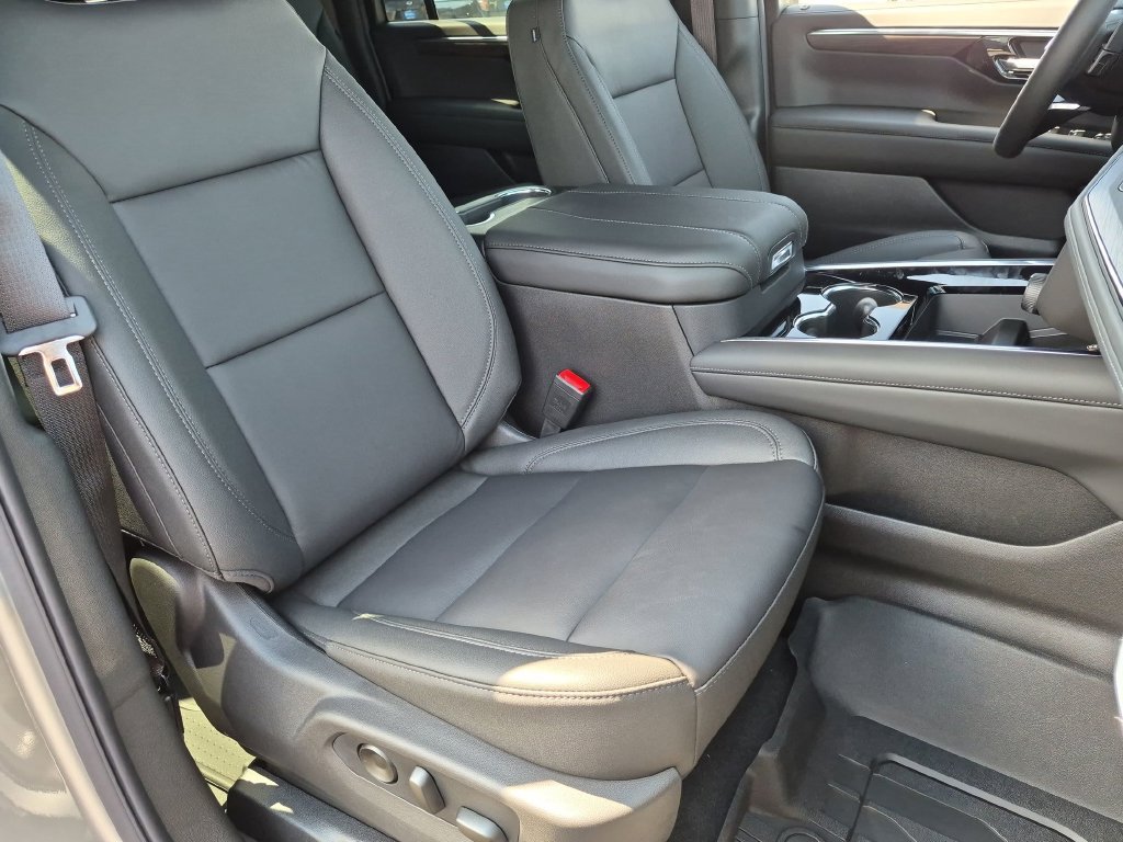2026 Chevrolet Suburban LT - Photo 34