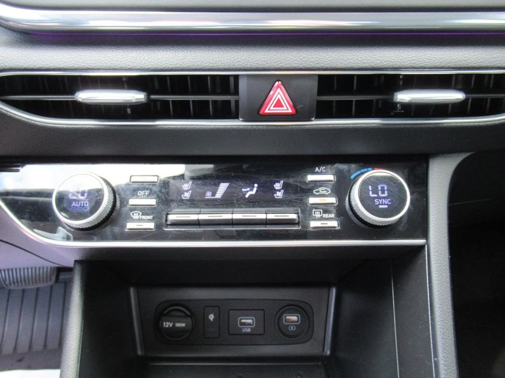 Used 2022 Black Hyundai Limited image 27