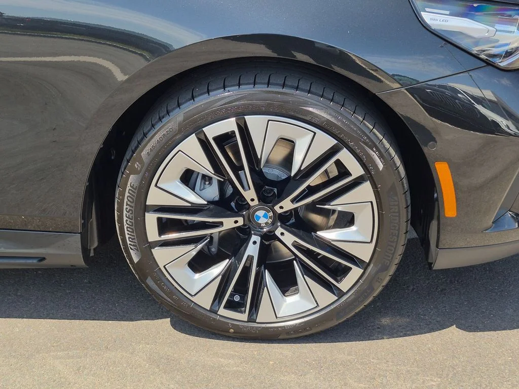 New 2027 Black BMW eDrive40 image 28