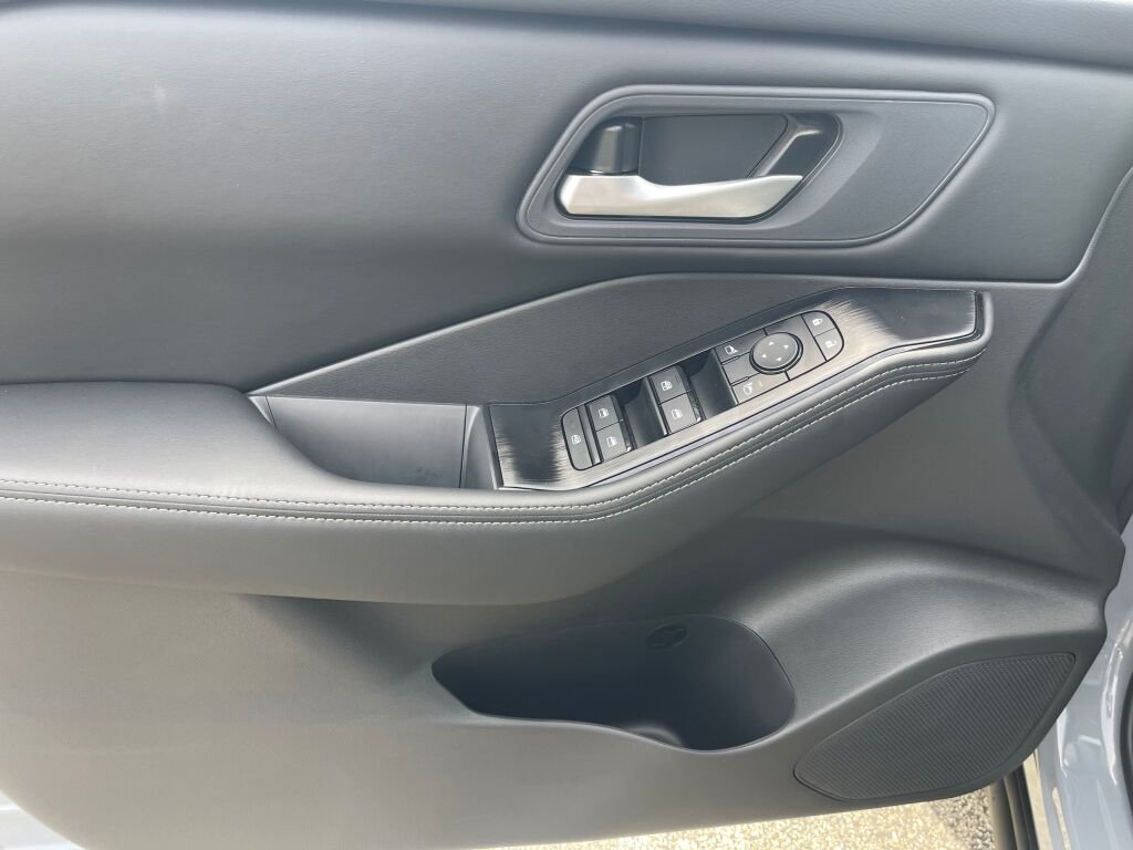 New 2026 Boulder Gray Pearl Nissan SV image 7
