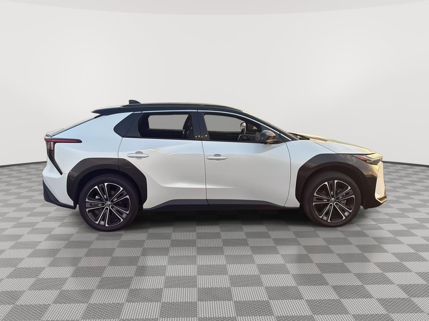 Used 2023 Wind Chill Pearl w/Black Roof Toyota Limited image 15