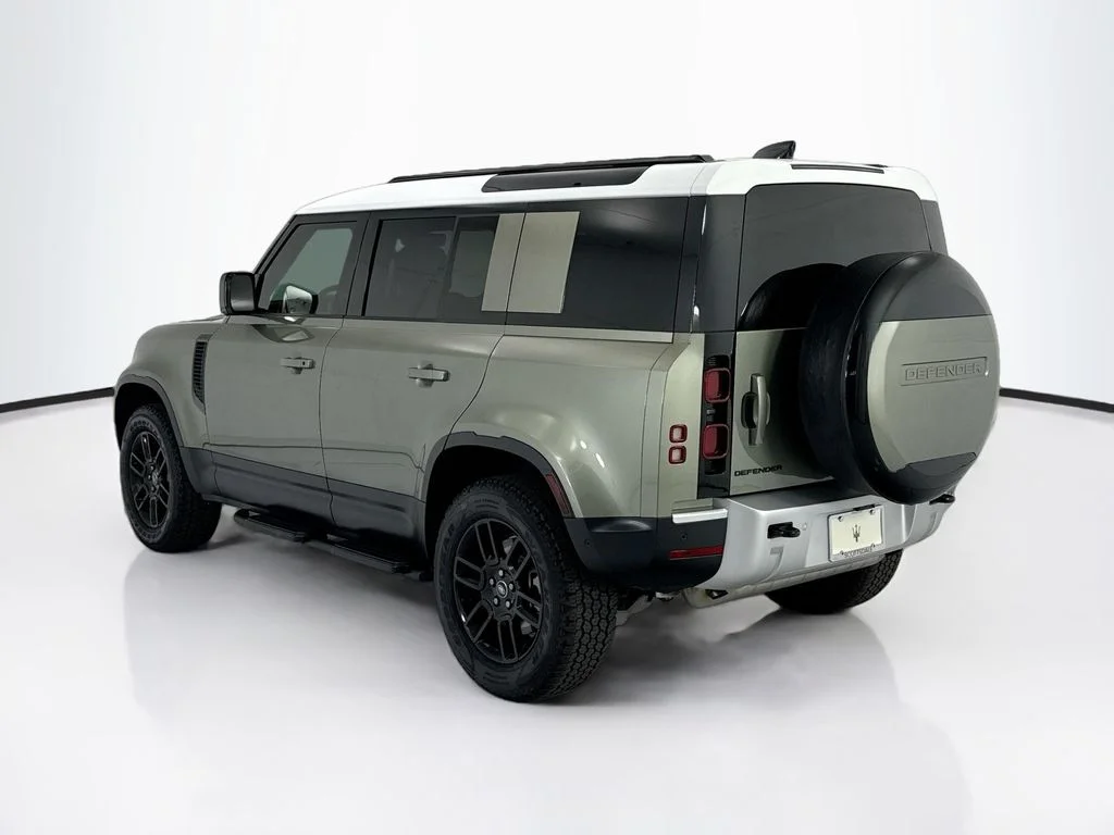 Used 2025 Pangea Green Metallic Land Rover S image 7
