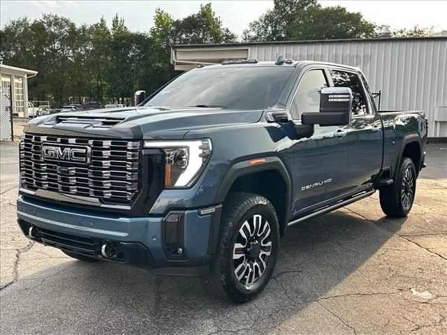 Used 2026  GMC Denali Ultimate image 5