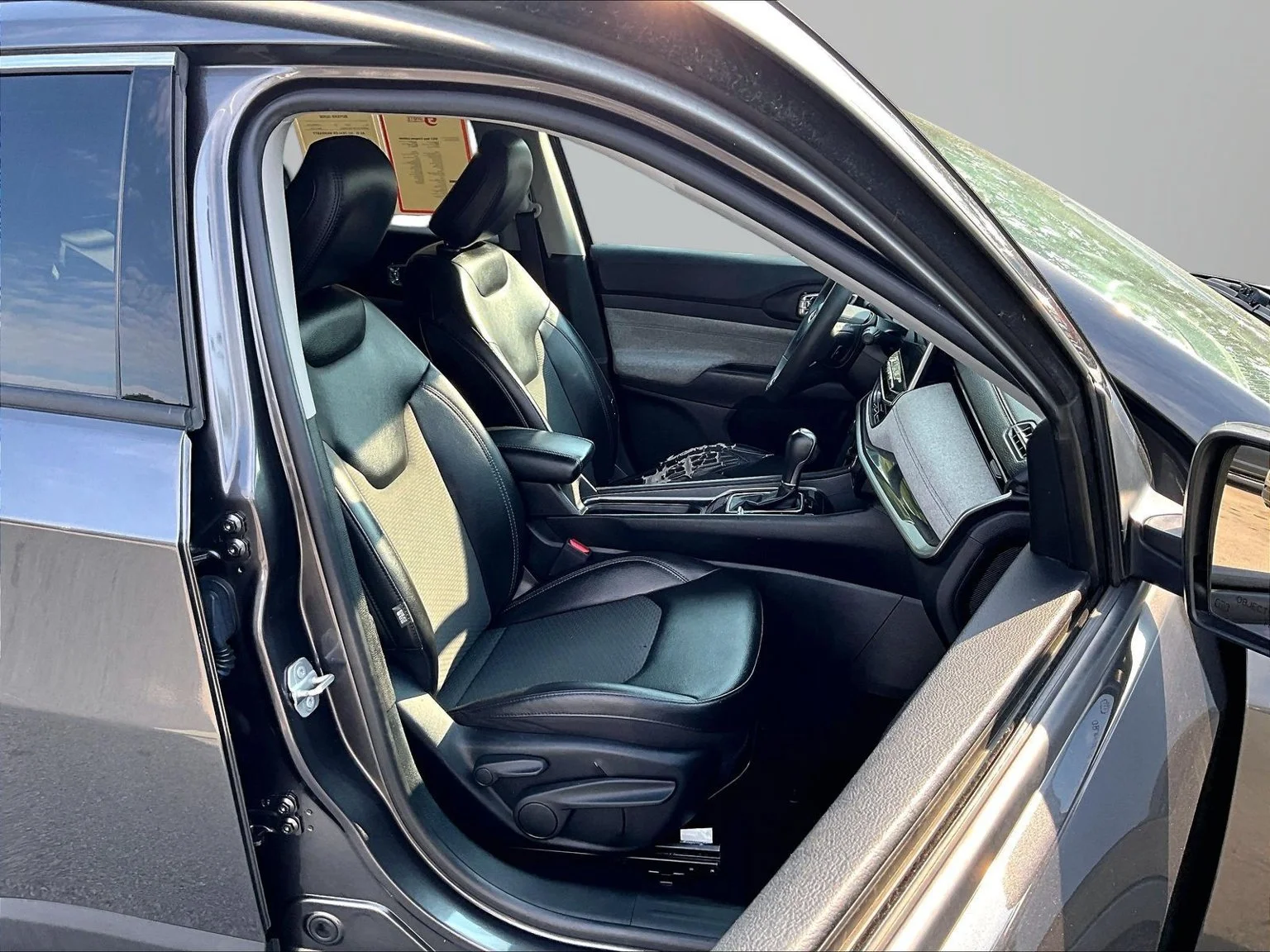 Used 2022 Gray Jeep Latitude image 6