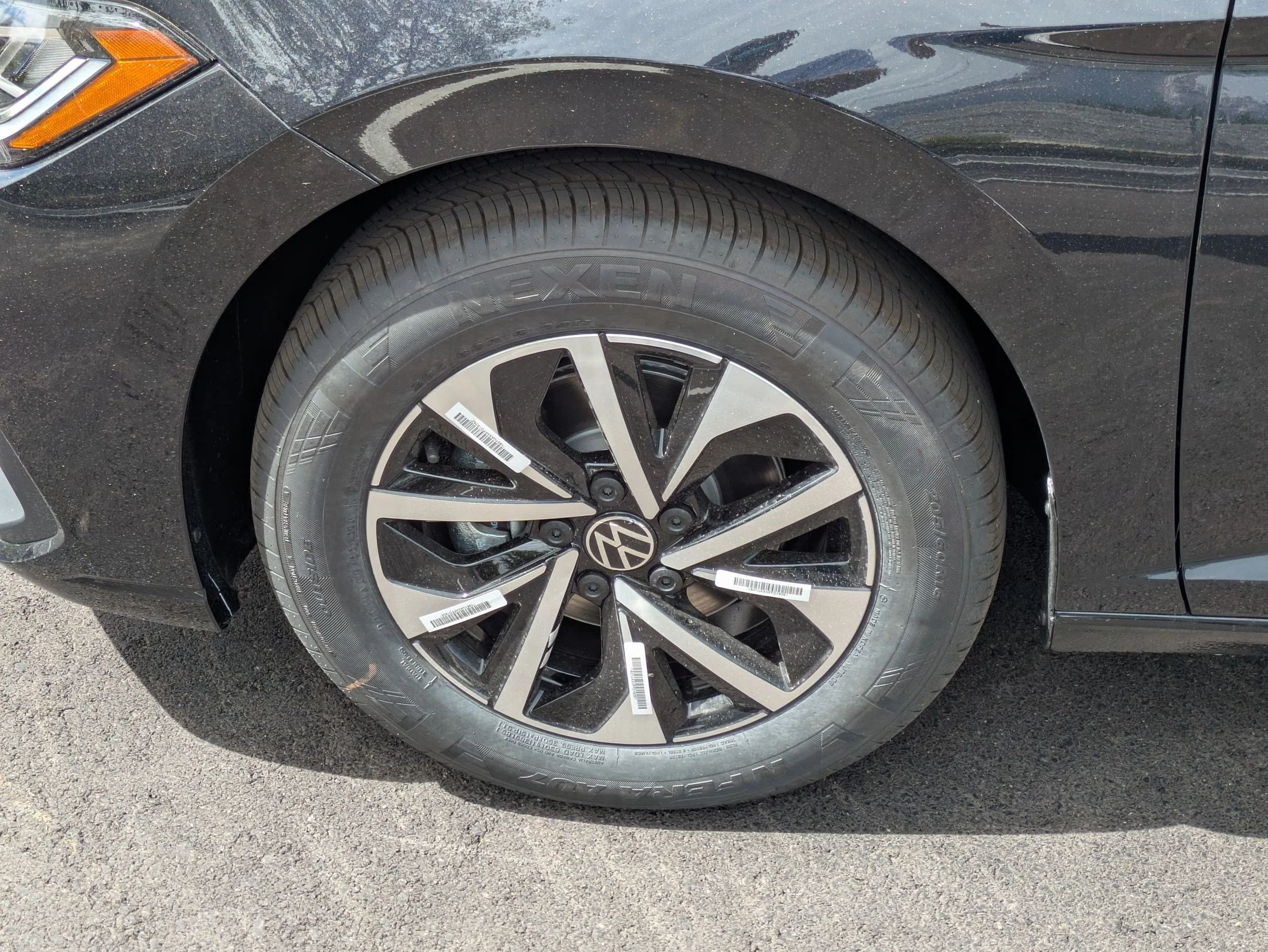 New 2026 Deep Black Pearl Volkswagen S image 15