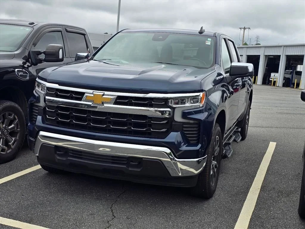 Used 2022 Blue Chevrolet LT image 2